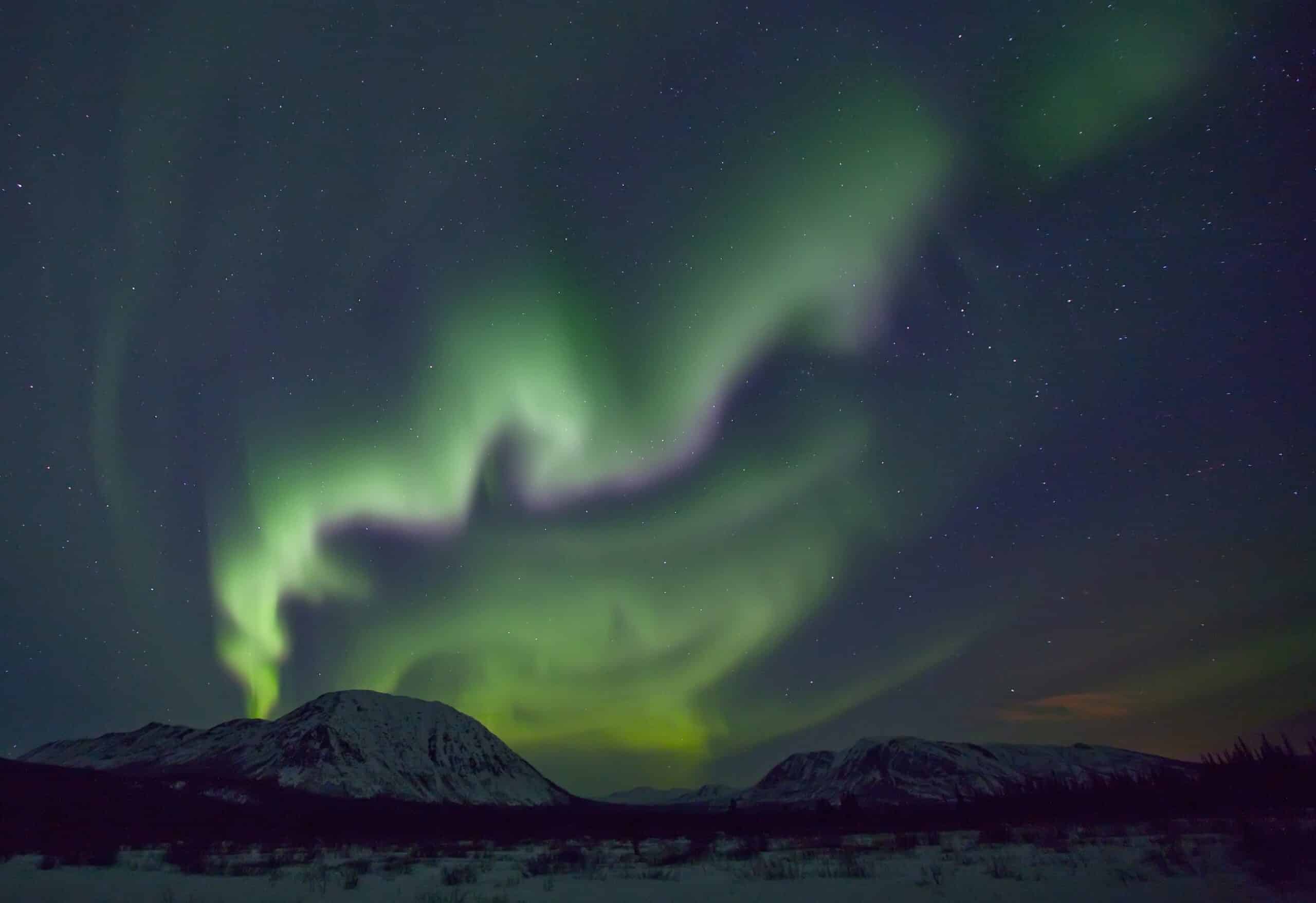 https://www.discovercanadatours.com/wp-content/uploads/2023/06/Tourism_Yukon_Robert_Postma_Aurora_Northern_Lights_Spring-scaled.jpg