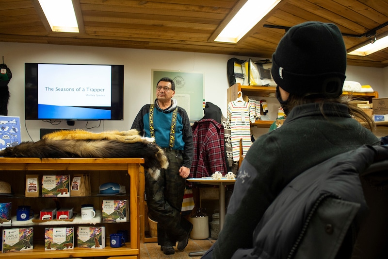 https://www.discovercanadatours.com/wp-content/uploads/2023/10/©FrontiersNorthAdventures-MadelineGrant-CulturalPresentation-Churchill.jpg