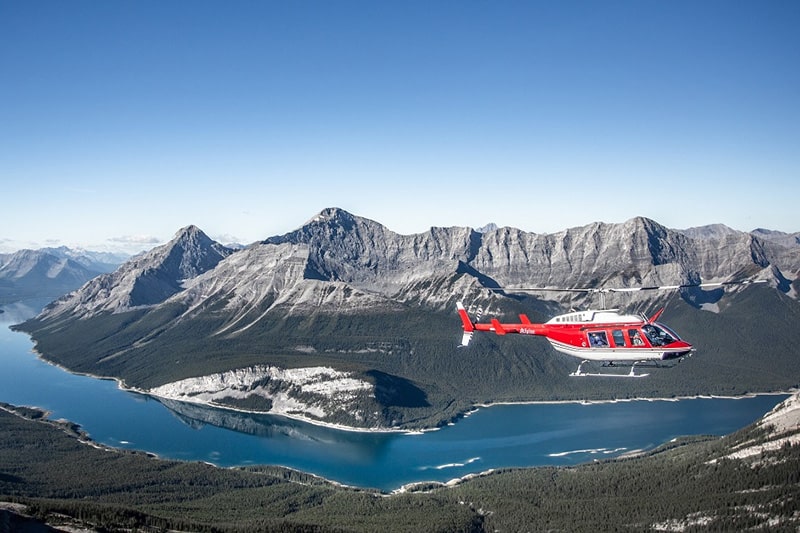 https://www.discovercanadatours.com/wp-content/uploads/2023/11/©AlpineHellicoptersInc-Helitour-Banff-Canmore.jpg