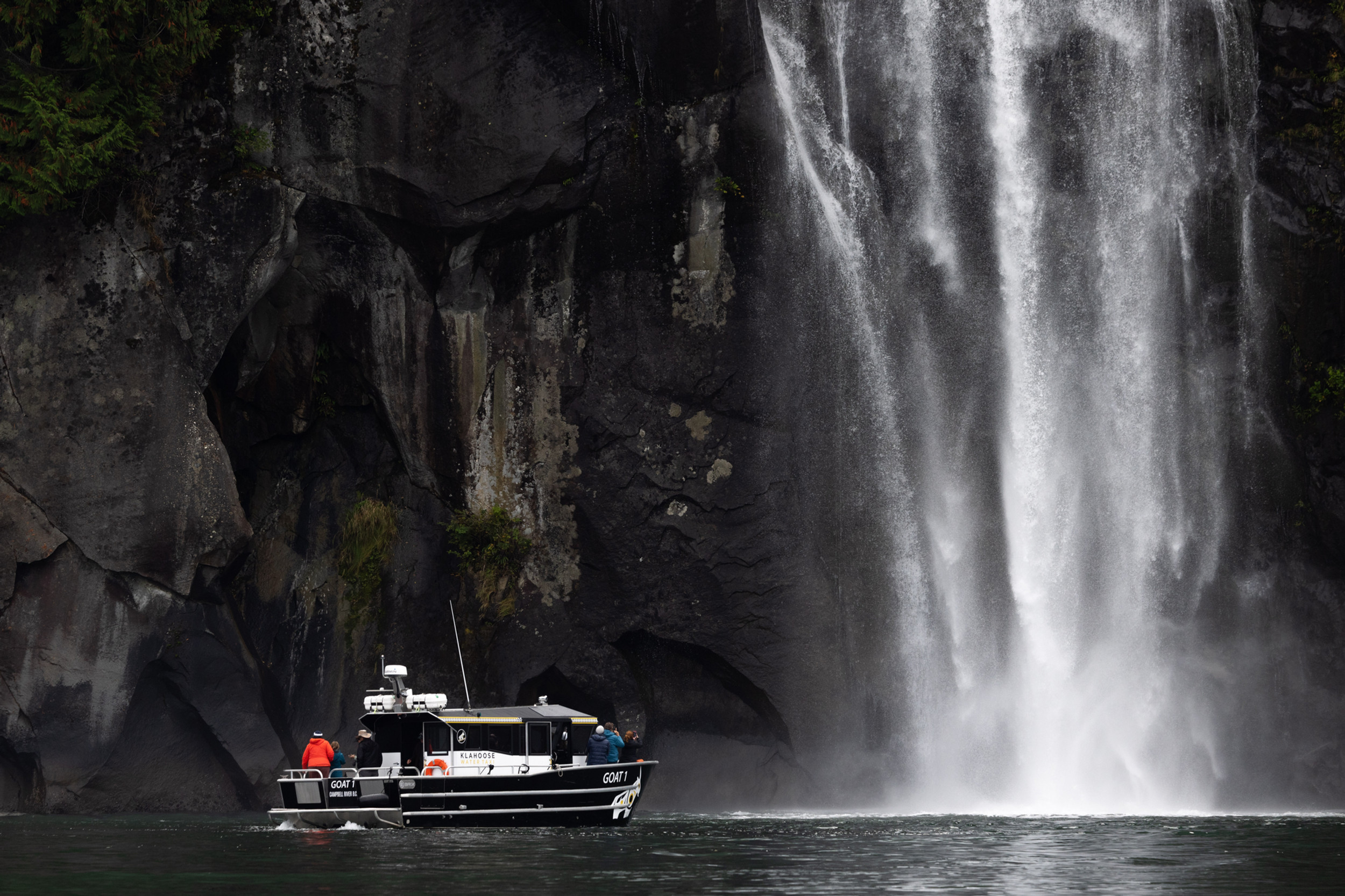https://www.discovercanadatours.com/wp-content/uploads/2025/05/Boat-Charter-©Klahoose-Wilderness-Resort.jpg