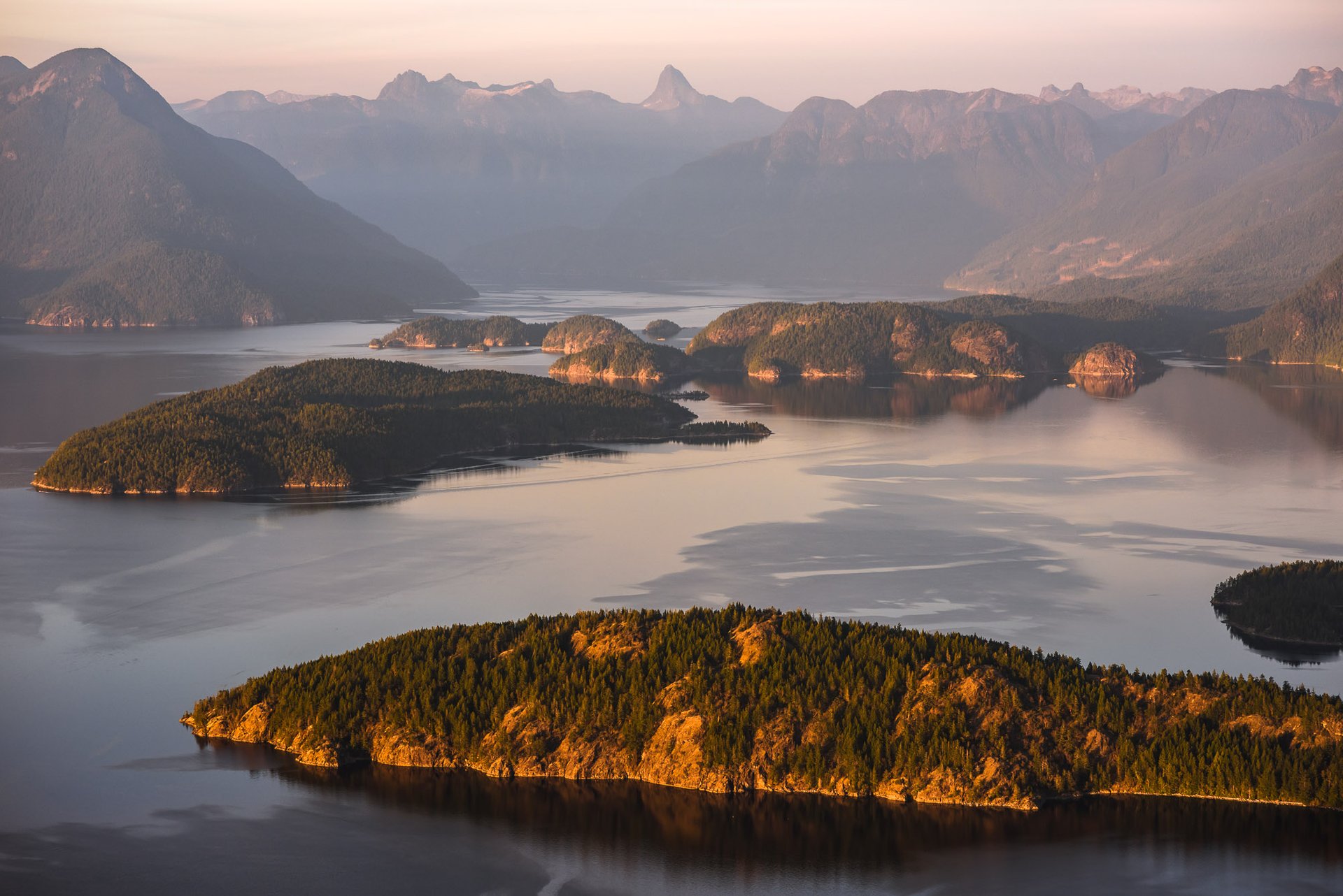 https://www.discovercanadatours.com/wp-content/uploads/2025/05/Desolation-Sound-©Sunshine-Coast.jpg