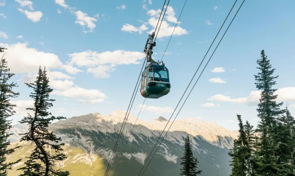 https://www.discovercanadatours.com/wp-content/uploads/2025/05/banff-gondola-©Banff-Adventures-600x359.webp