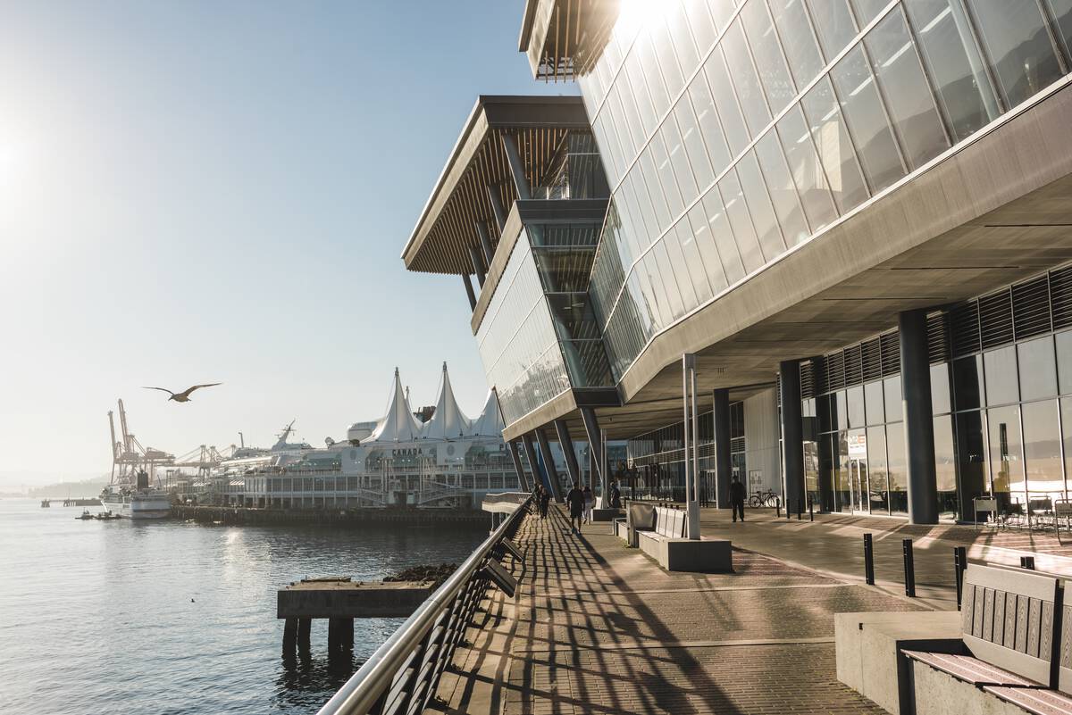 https://www.discovercanadatours.com/wp-content/uploads/2025/05/canada-Place-©Destination-BCKezia-Nathe.jpg