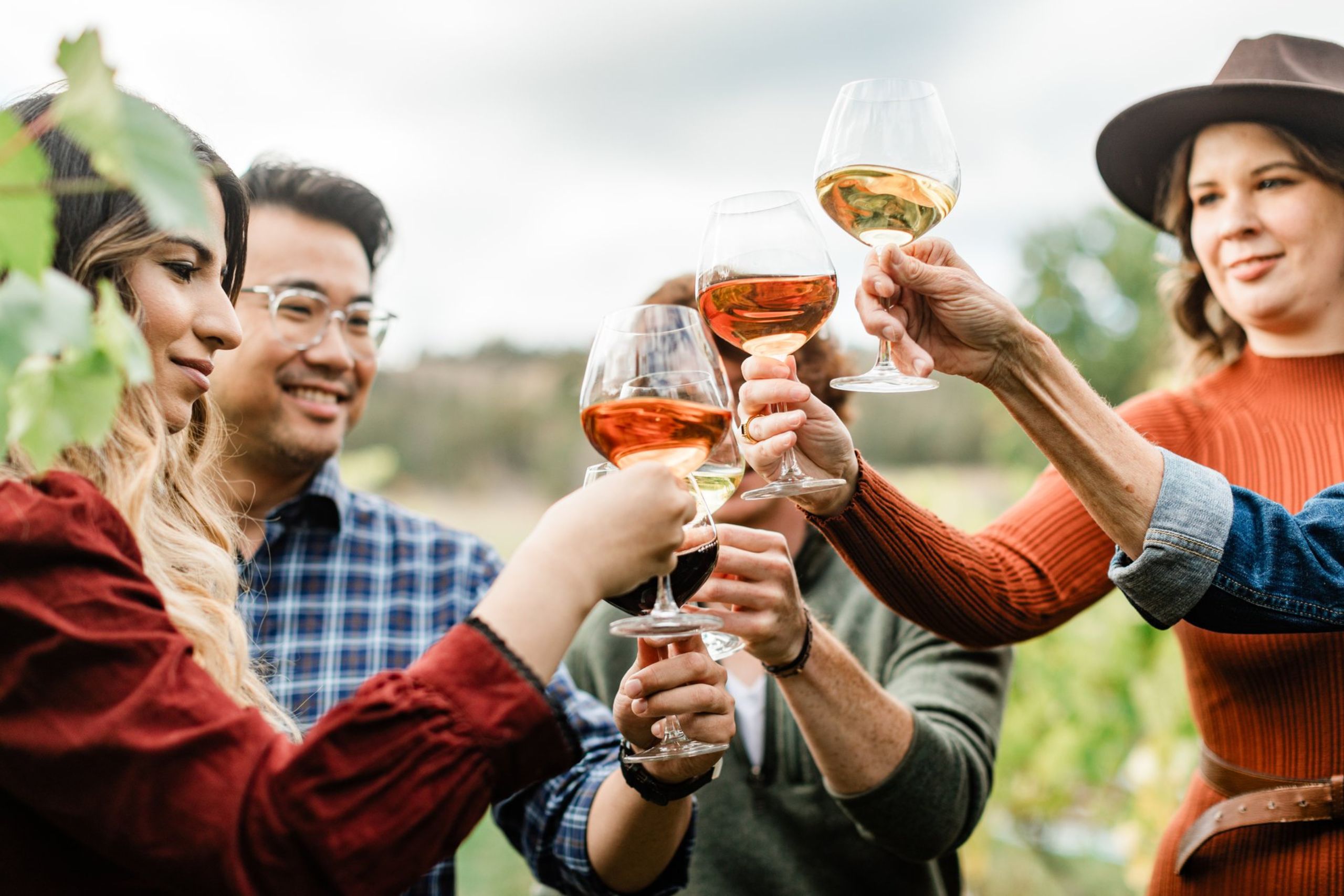 https://www.discovercanadatours.com/wp-content/uploads/2025/05/©Kamloopswinetrails.jpg