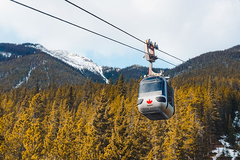 https://www.discovercanadatours.com/wp-content/uploads/2025/05/©TravelAlberta-NancyFerreira-BanffGondola-Fall-Rockies-FallSpring-Premium-Carousel-800x533-1.jpg