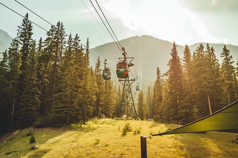 https://www.discovercanadatours.com/wp-content/uploads/2025/07/©Pursuit-BanffGondola-HOAR-Itinerary-800x533-1.jpg