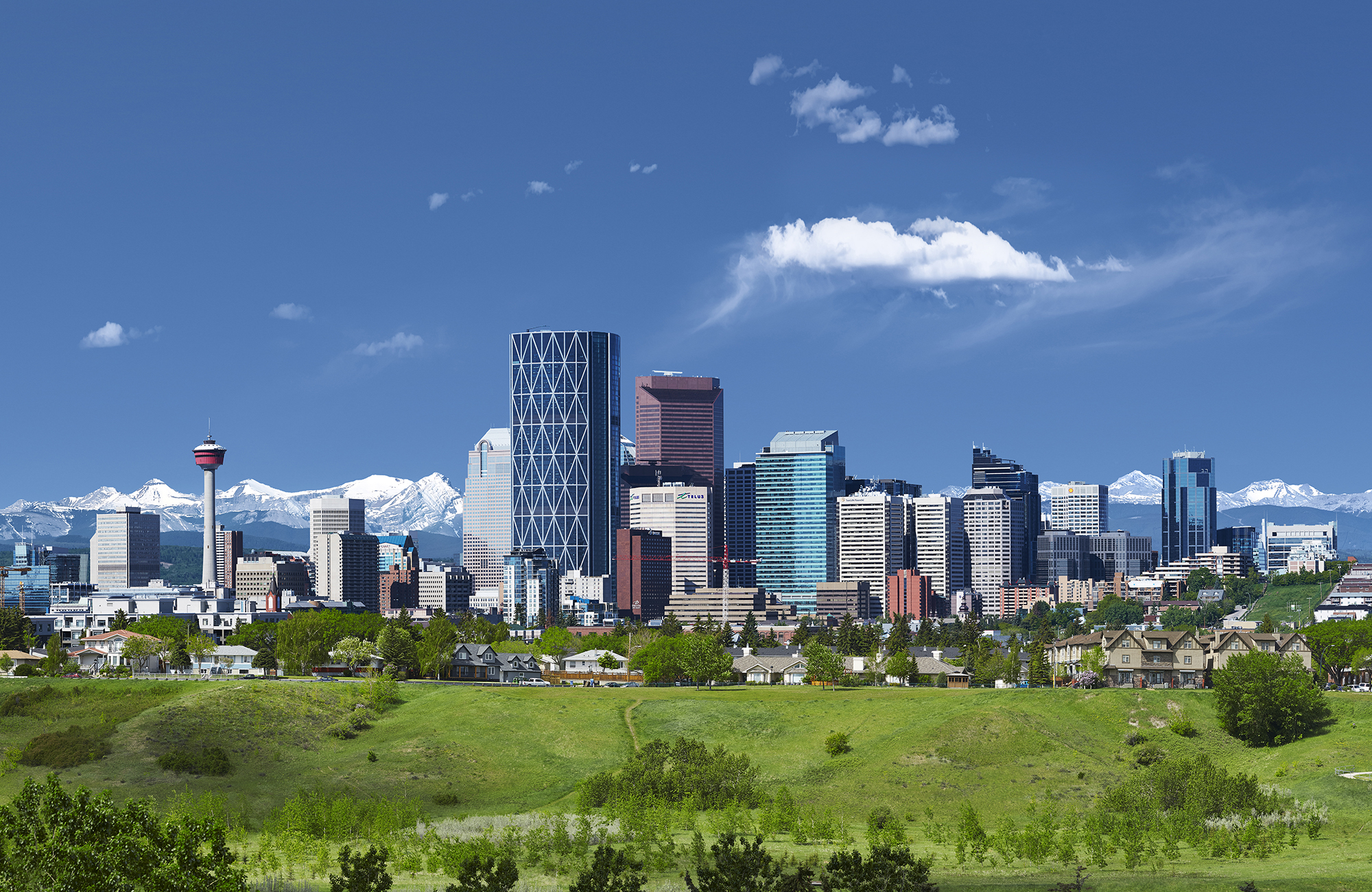 https://www.discovercanadatours.com/wp-content/uploads/2025/07/©TourismCalgary-Skyline-HOAR-2000x1300-1.jpg