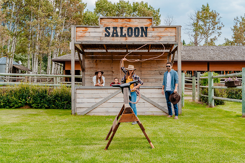 https://www.discovercanadatours.com/wp-content/uploads/2025/07/©TravelAlberta-KarlLee-BoundaryRanch-HOAR-Carousel-2-800x533-1.jpg