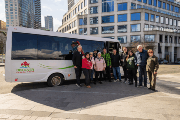 https://www.discovercanadatours.com/wp-content/uploads/2025/08/©DCT-LisanneSmeele-TourBusGroupPhoto-1200x800-Header-600x400.png