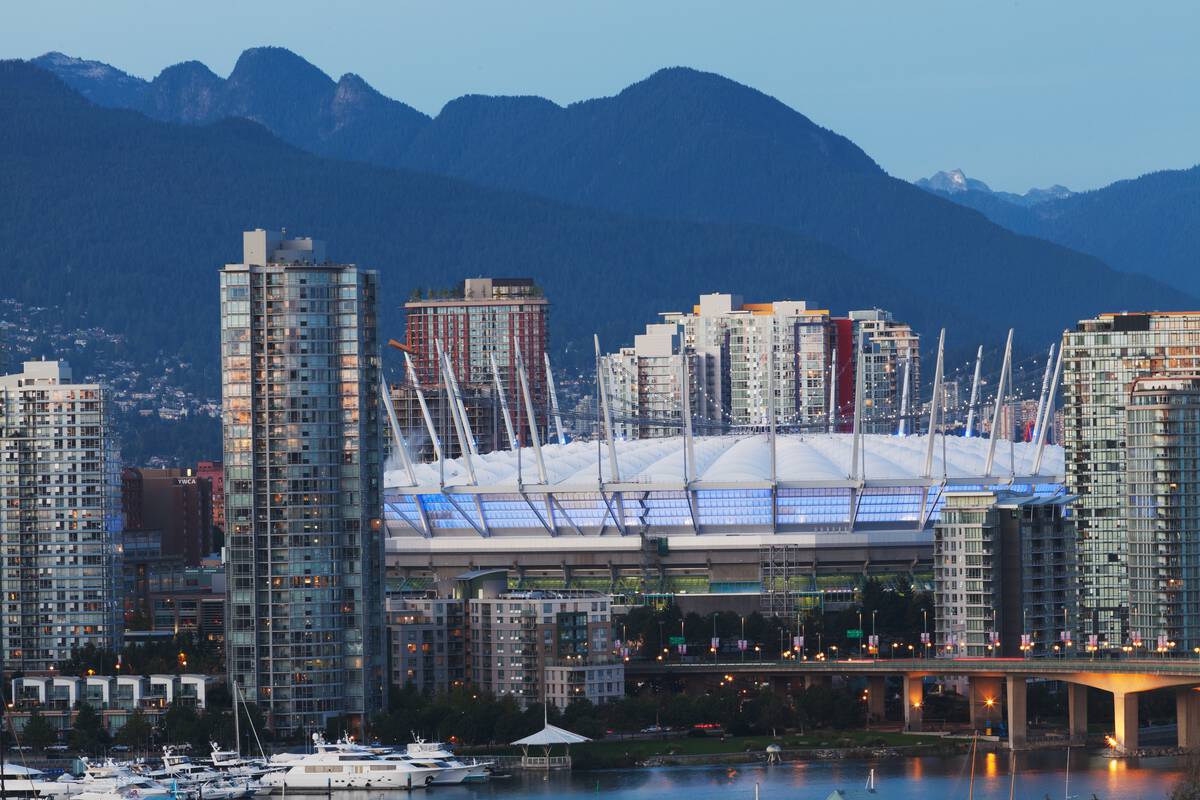 https://www.discovercanadatours.com/wp-content/uploads/2025/10/©DestinationBC-AlbertNodmandin-BCPlace-1200x800-1.jpg