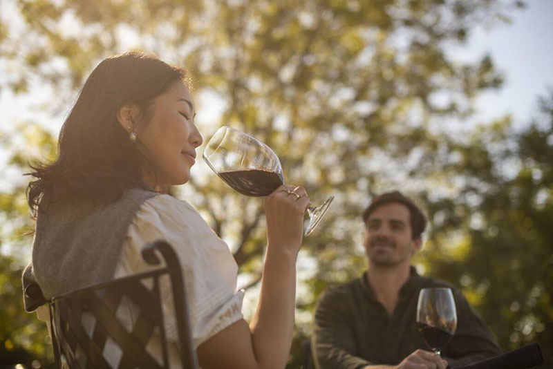 https://www.discovercanadatours.com/wp-content/uploads/2025/10/©DestinationBC-WineTasting-NkMipCellars-OVWT-800x534-1.jpg