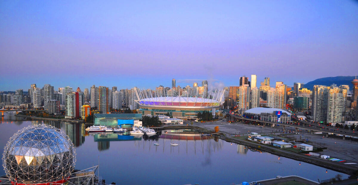https://www.discovercanadatours.com/wp-content/uploads/2025/10/©DestinationVancouver-BCPlace-BCPlaceandScienceWorld-1200x622-1.jpg