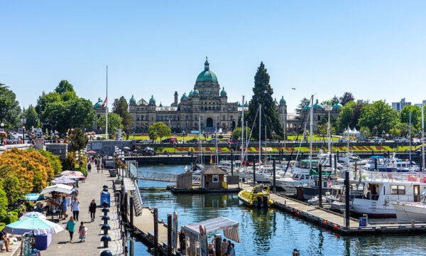 https://www.discovercanadatours.com/wp-content/uploads/2025/10/©LisanneSmeele-Victoria-VSVI-Header-2000x1200-1-600x360.jpg