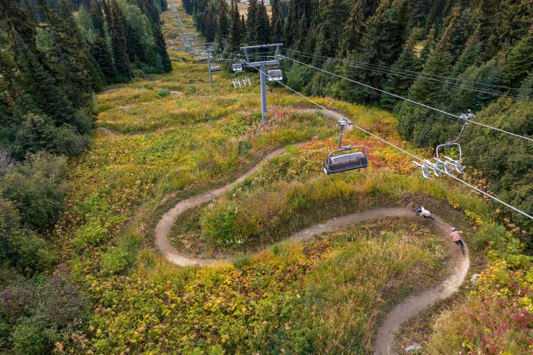 https://www.discovercanadatours.com/wp-content/uploads/2025/11/220925sunpeaks_sundance_mtb_0595_0.jpg