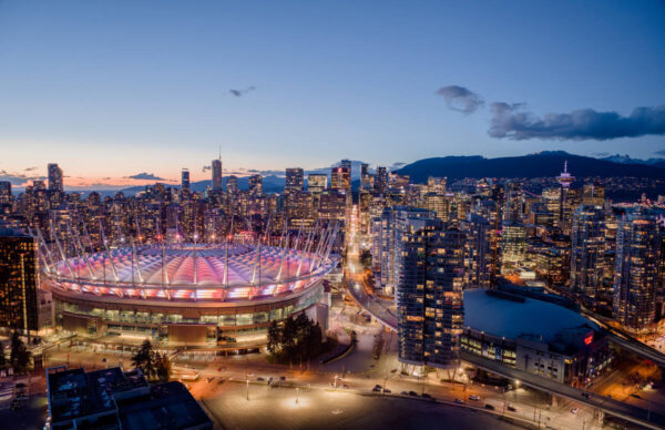 https://www.discovercanadatours.com/wp-content/uploads/2025/11/©DestinationVancouver-BCPlaceAerialViewDusk-1200-×-776-600x388.jpg