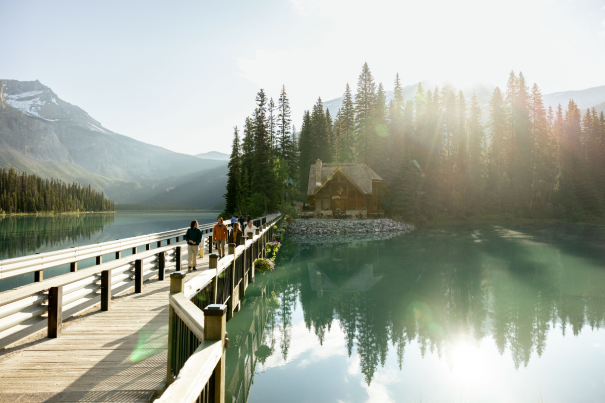 https://www.discovercanadatours.com/wp-content/uploads/2026/02/©DestinationBC-AbbyCooper-EmeraldLake-1200x800-1.png