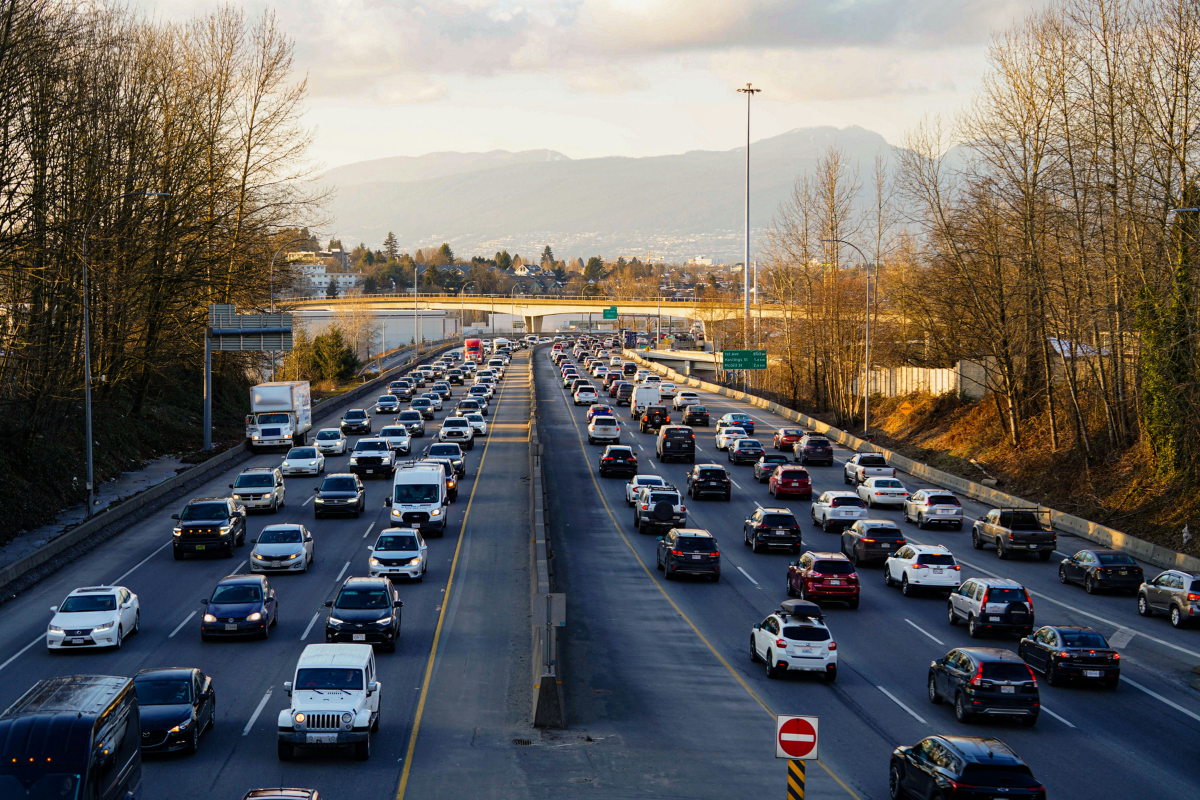 https://www.discovercanadatours.com/wp-content/uploads/2026/05/©Unsplash-HermanMahal-RushHourTrafficVancouver-1200x800-1.png